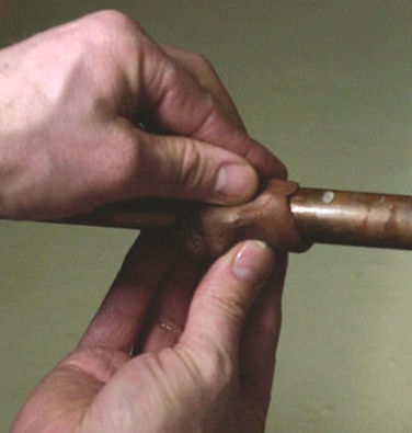 Холодная сварка — устранение протечки труб без сварки